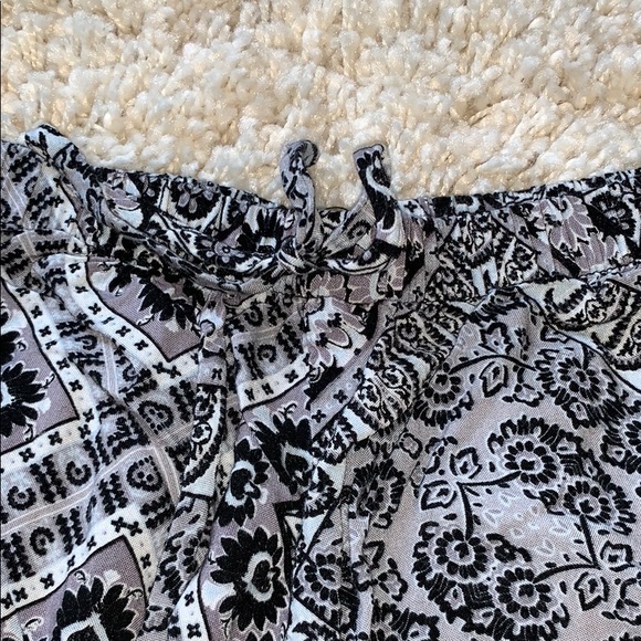 Pattern Shorts - Picture 2 of 4